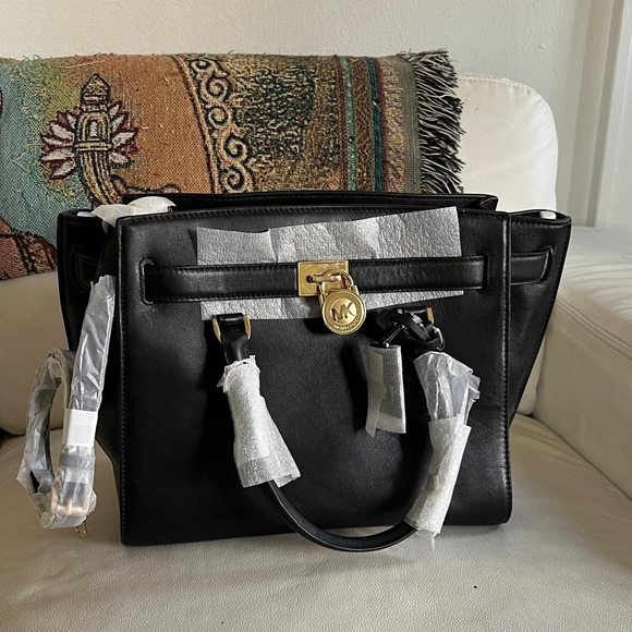 Michael Kors Handbags - Michael Kors Hamilton Large Black Leather Handbag